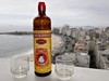 Cachaça - tradiční brazilská pálenka z cukrové třtiny